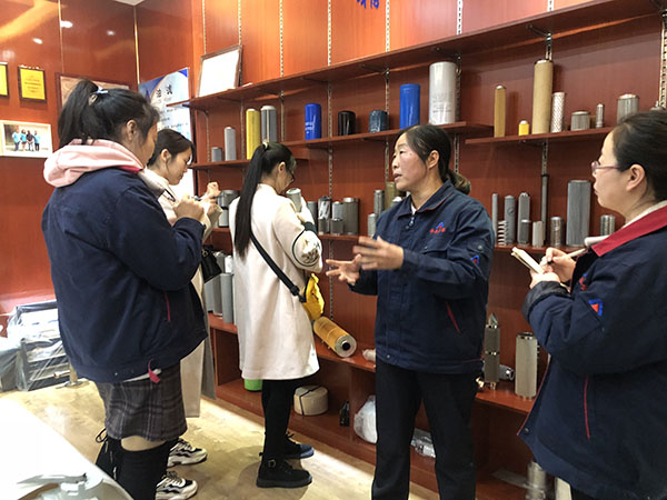 華航濾器組織新員工進行濾芯產(chǎn)品培訓
