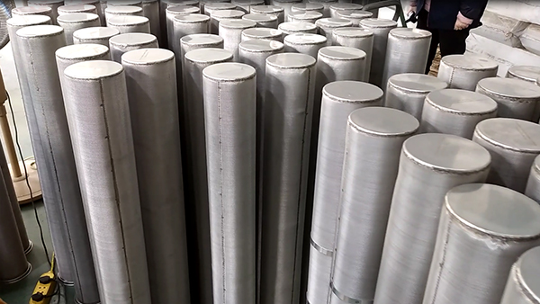 年底批量濾芯較多，車間緊張生產(chǎn)進行中