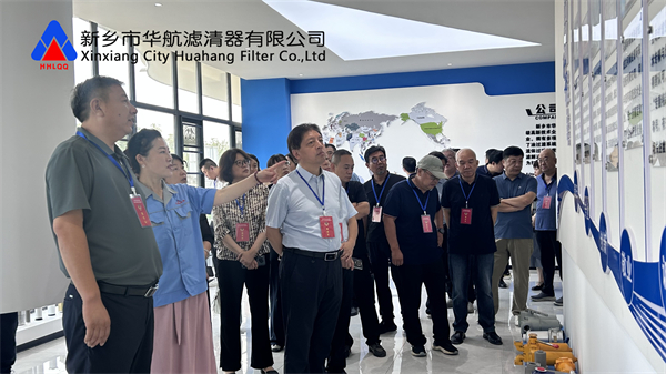 新鄉(xiāng)市衛(wèi)濱區(qū)領(lǐng)導(dǎo)蒞臨我司進(jìn)行視察工作